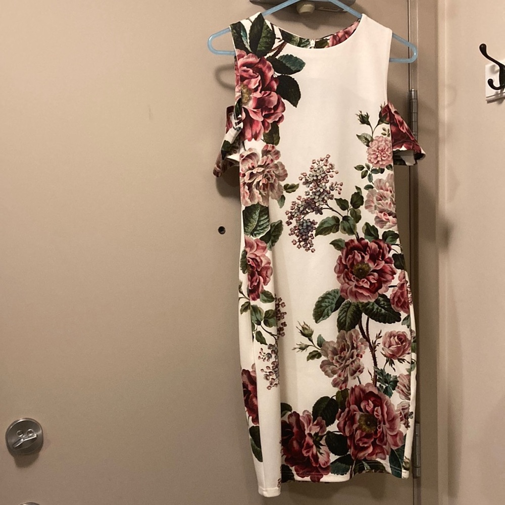 Oasis Extra Small flower dress. Mid length.